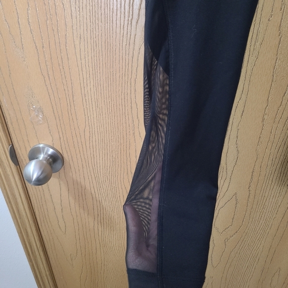 Victoria's Secret PINK Ultimate Black Mesh Yoga Workout Leggings - Picture 4 of 4